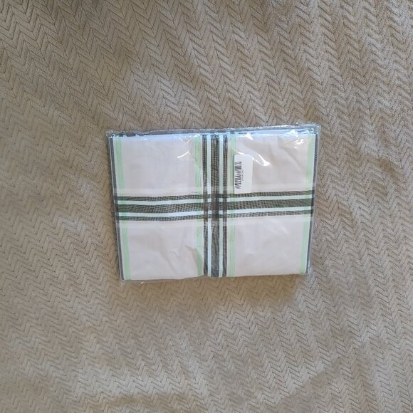 84" X 60" Rectangular Tablecloth, Vinyl, Spill Proof, Lined/backed. - Picture 10 of 12